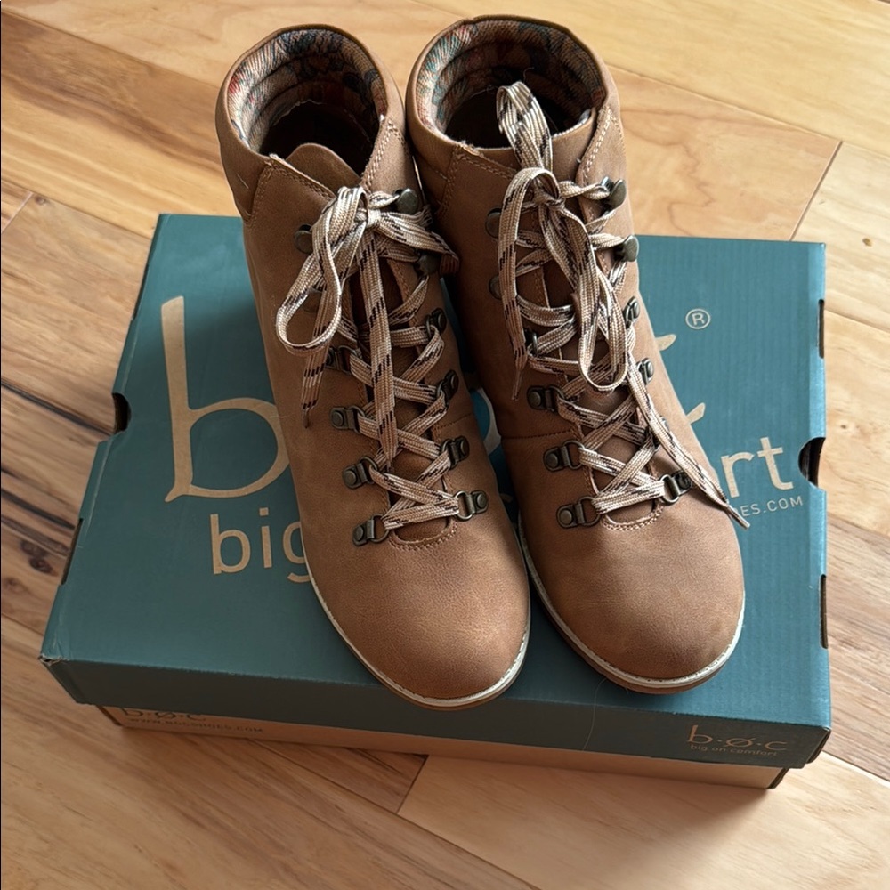Tan Leather Lace Up Boots with Metal Eyelets